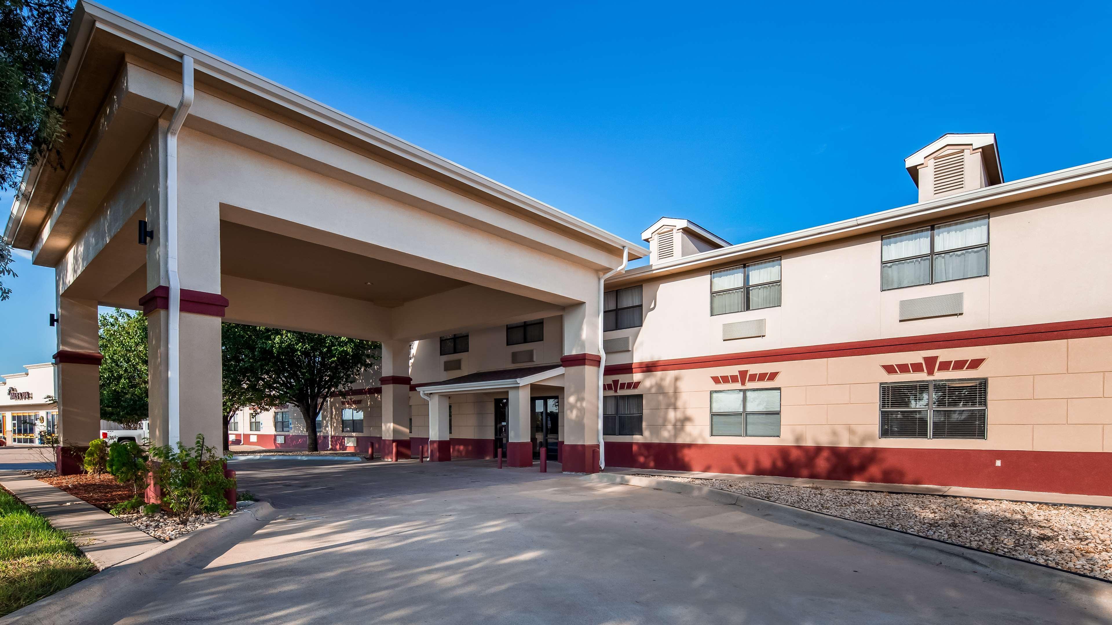 Best Western Inn And Suites Copperas Cove Bagian luar foto