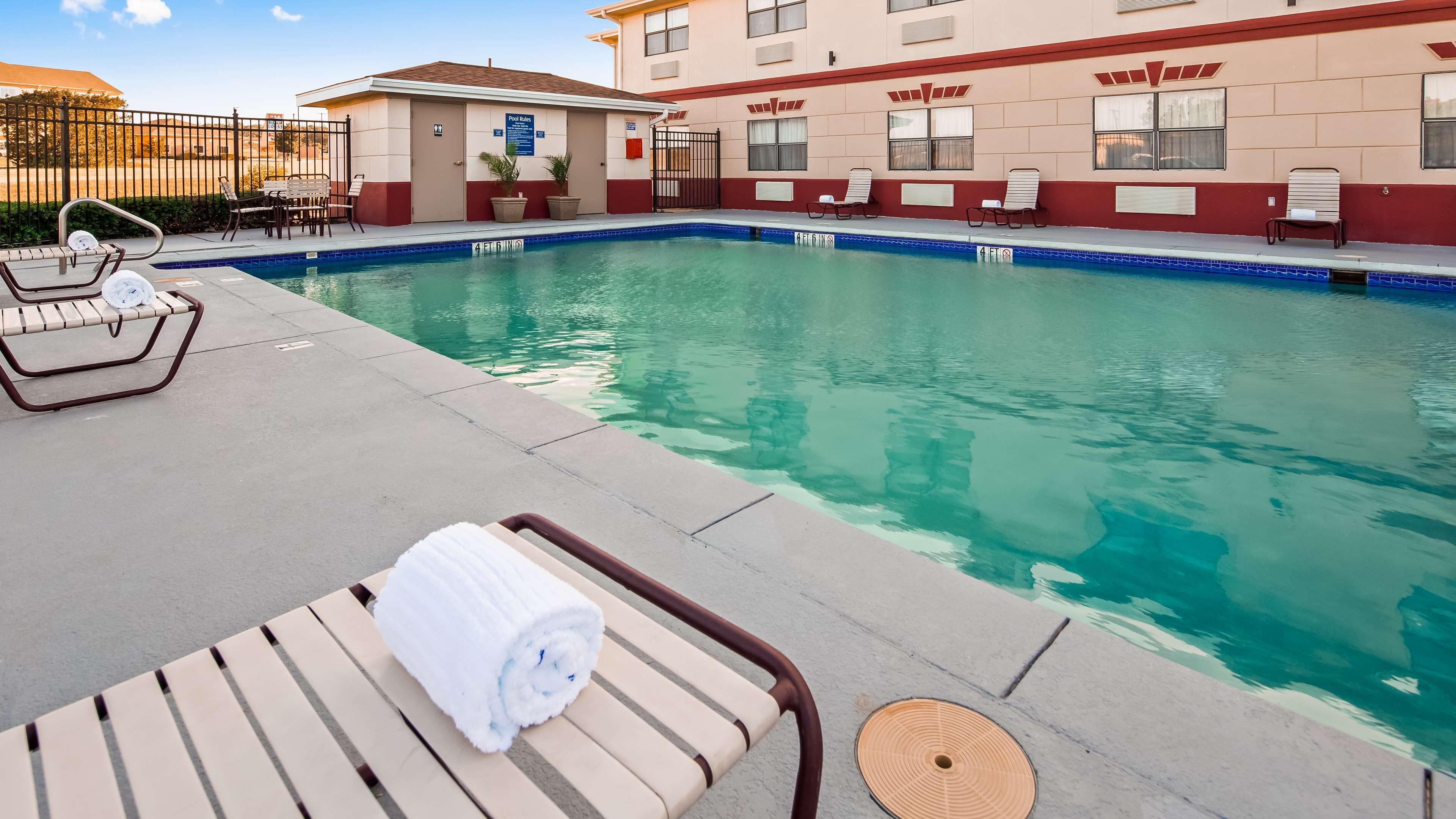 Best Western Inn And Suites Copperas Cove Bagian luar foto