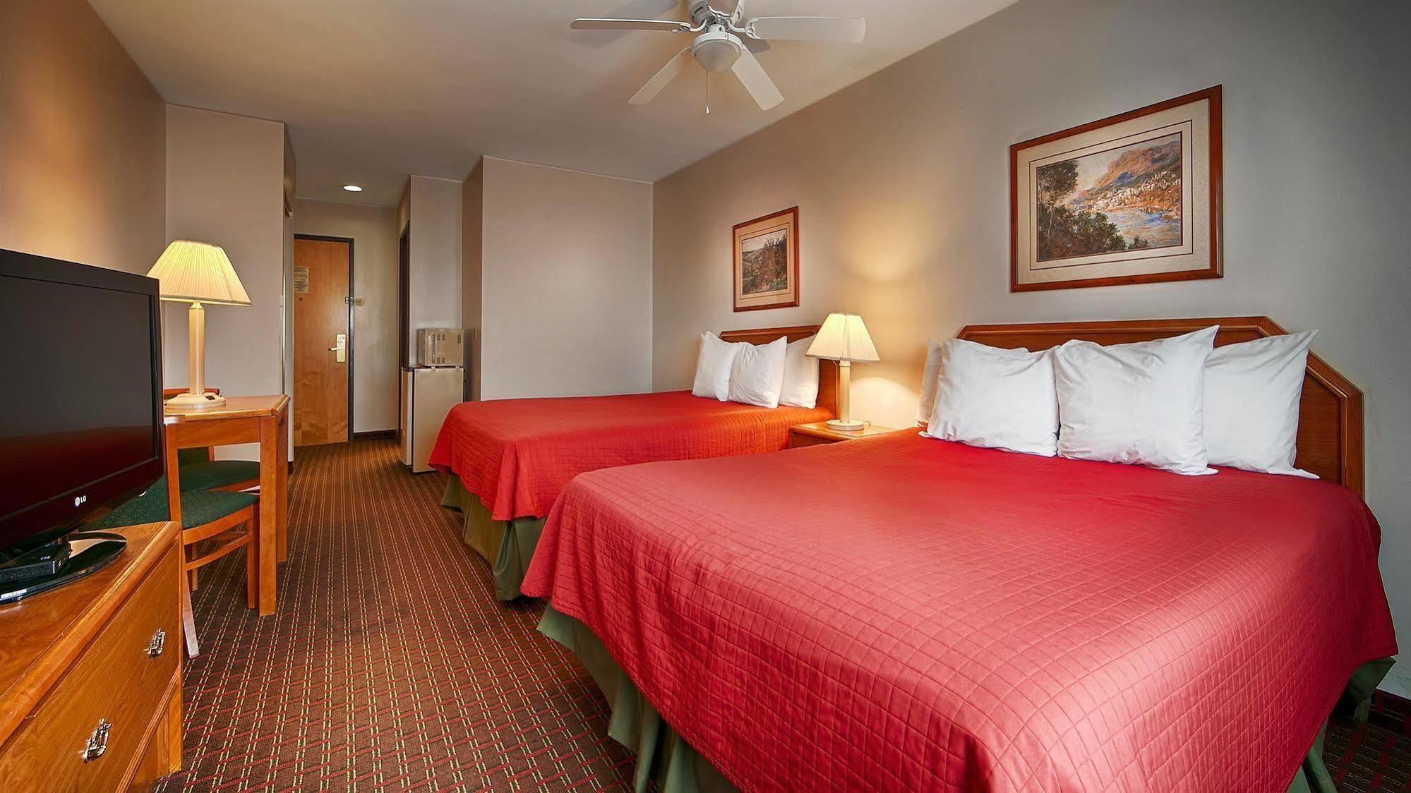 Best Western Inn And Suites Copperas Cove Bagian luar foto